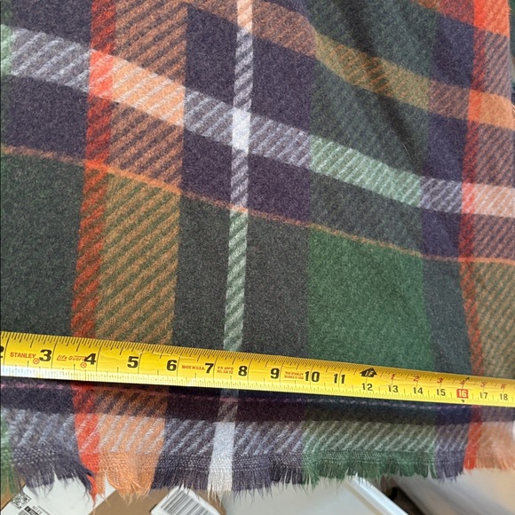 Vince Camuto Poly Plaid Poncho One Size - Picture 4 of 9